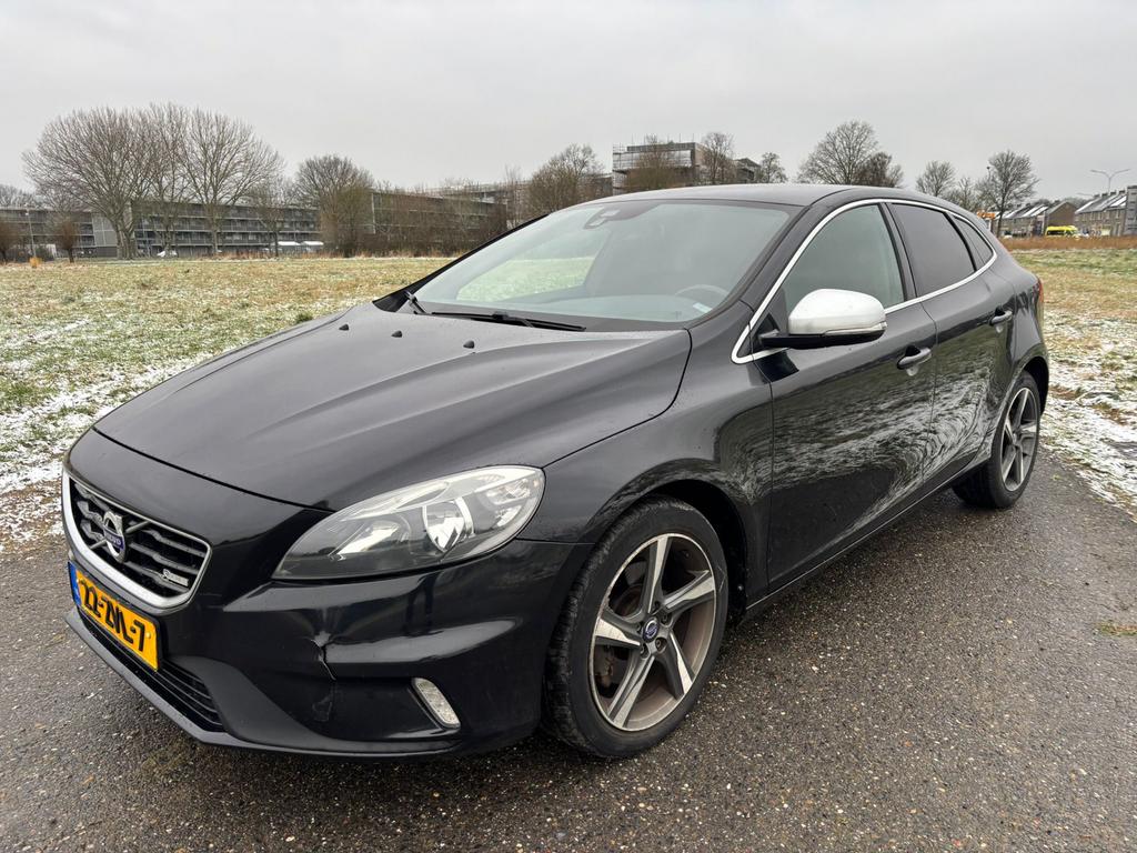 Volvo V40 1.6 T3 150PK 2013 Zwart, Auto's, Volvo, Voorwielaandrijving, 1596 cc, 4 cilinders, Zwart