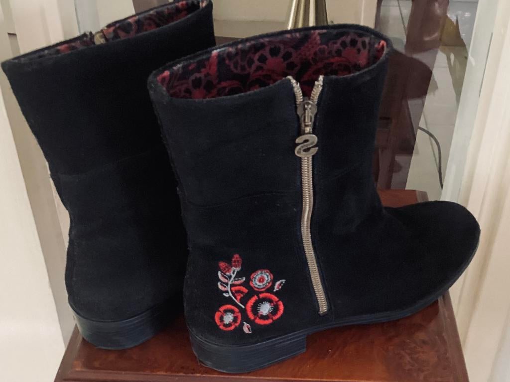 Desigual suede dames laarsjes met rite maat 40, Ophalen of Verzenden, Zo goed als nieuw, Zwart