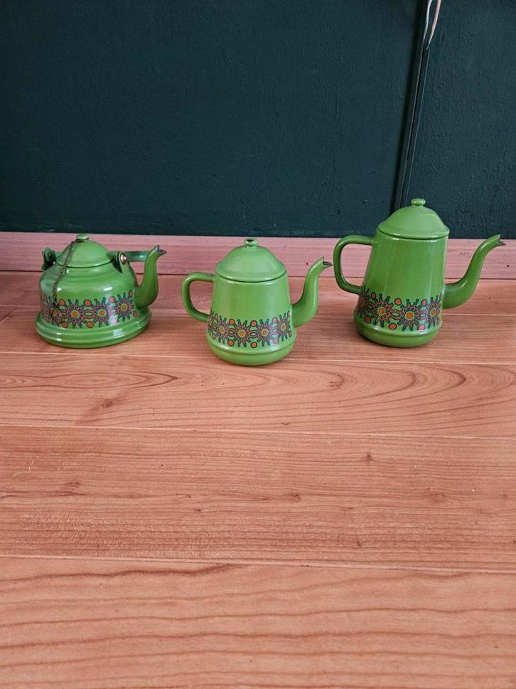 Emaille theepotjes set van 3, groen met bloemmotief, Antiek en Kunst, Antiek | Emaille, Ophalen of Verzenden