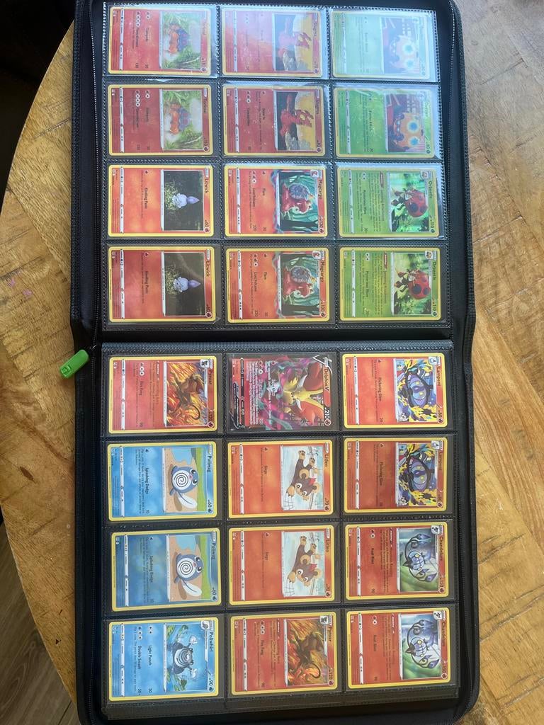 Pokemon base set lost origin, Ophalen of Verzenden, Zo goed als nieuw, Meerdere kaarten, Foil