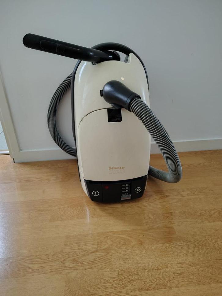 Miele stofzuiger, Witgoed en Apparatuur, Stofzuigers, Gebruikt, Stofzuiger, 1200 tot 1600 watt, Stofzak, Ophalen