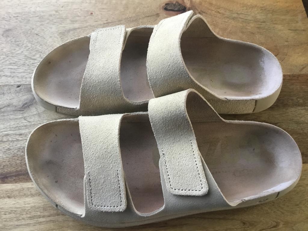 Ecco slippers maat 41 voor brede voet, Ophalen of Verzenden, Zo goed als nieuw, Beige