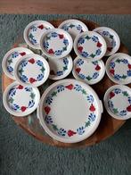 Boerenbont gebakstel 13-delig Desiree Petrus Regout, Ophalen of Verzenden, Aardewerk, Boerenbont, Schaal of Schalen