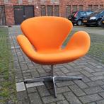 Swan chair Arne Jacobsen oranje replica, Ophalen, Gebruikt, 75 tot 100 cm, Space age