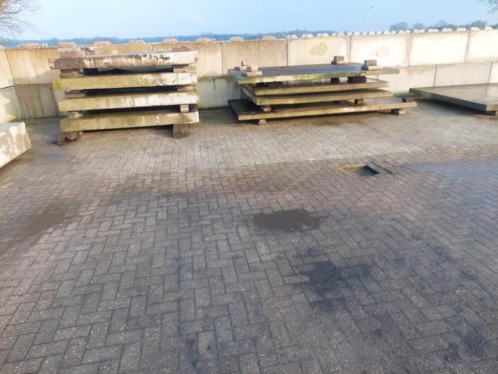 8 betonplaten te koop, Tuin en Terras, Tegels en Klinkers, Zo goed als nieuw, Overige typen, Beton, 10 m² of meer, Ophalen