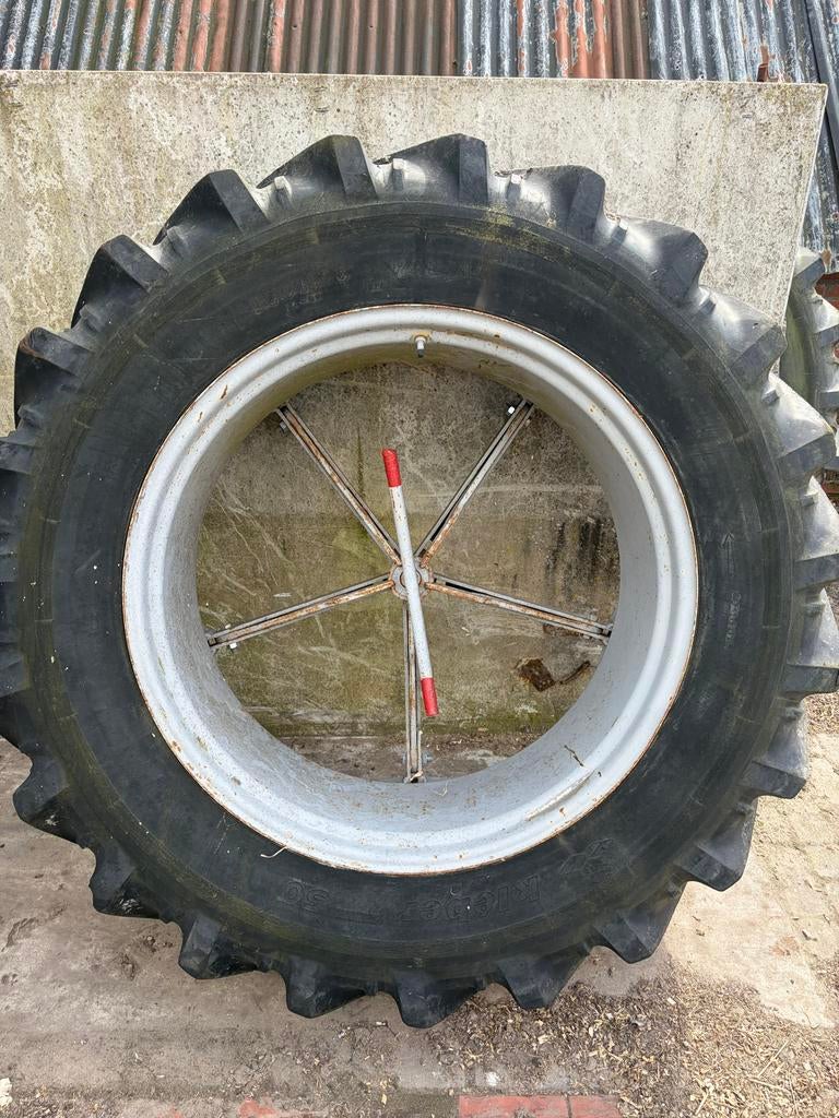 Dubbellucht 16.9R38 met Molcon systeem, Zakelijke goederen, Agrarisch | Onderdelen | Banden, Velgen en Assen, Ophalen
