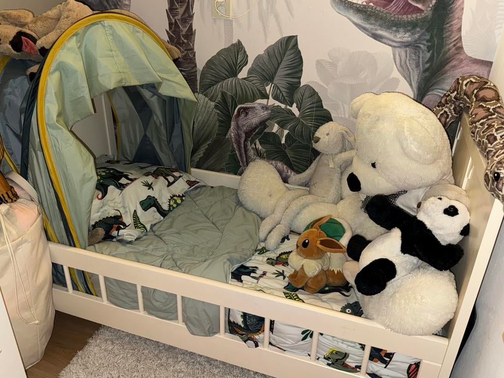 Peuter bed + kast (zonder matras), 70 tot 85 cm, Zo goed als nieuw, Matras, 140 tot 160 cm