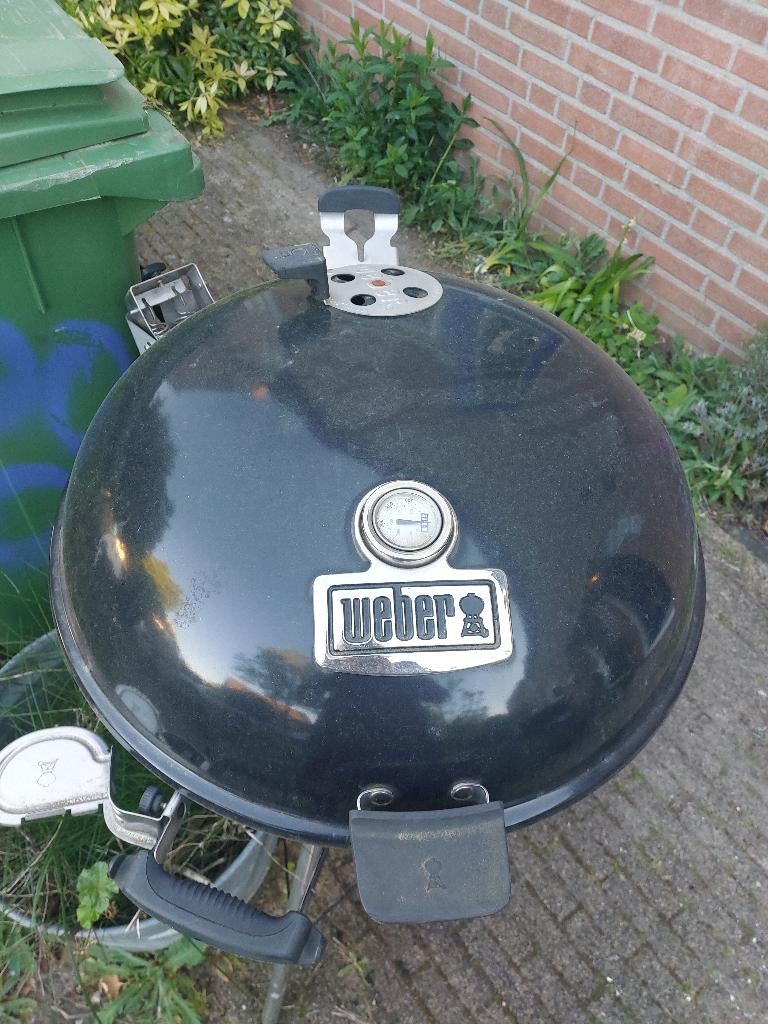 Weber BBQ Large met wielen, Tuin en Terras, Houtskoolbarbecues, Ophalen of Verzenden, Zo goed als nieuw, WEBER, Met accessoires