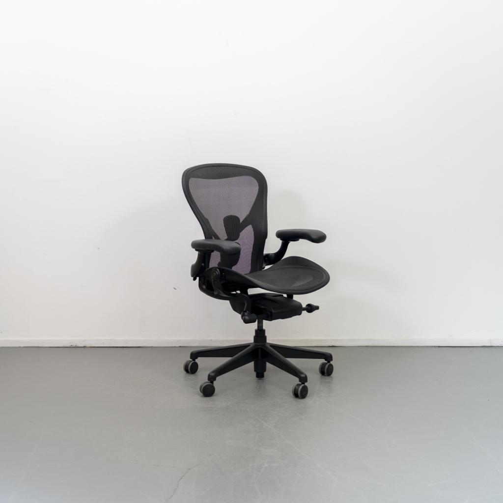 4x Herman Miller Aeron Remastered Bureaustoel Onyx  C