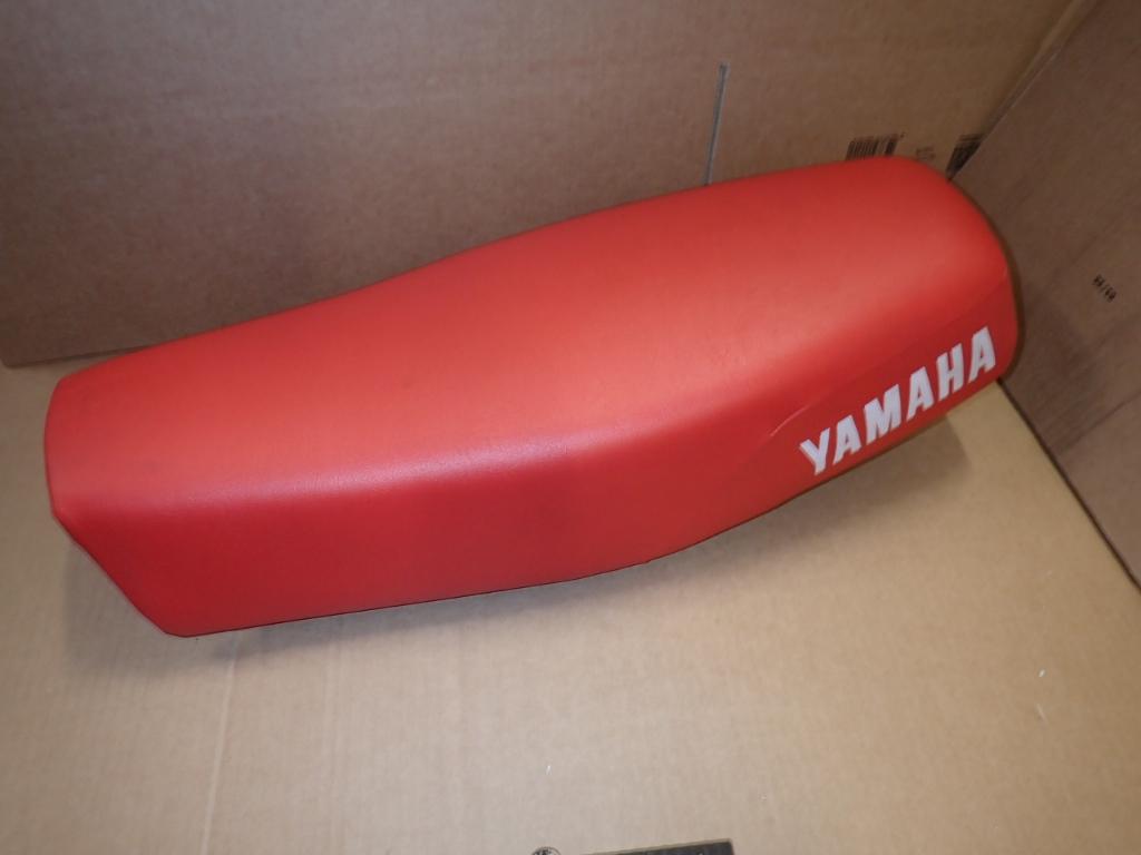Yamaha DT50MX Zadel Rood NOS Origineel 5J1-W2472-01, Verzenden