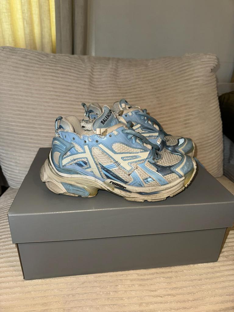 Balenciaga Runner Sneakers - Blauw 'Distressed' Uiterlijk, Kleding | Dames, Schoenen, Ophalen of Verzenden, Gedragen, Blauw, Sneakers of Gympen
