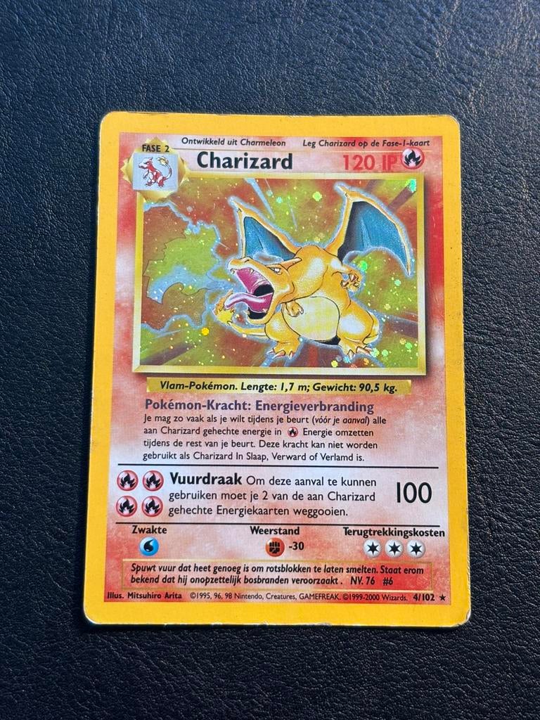 Charizard holo (Nederlands) - Base Set 4/102 (LP), Ophalen of Verzenden, Zo goed als nieuw