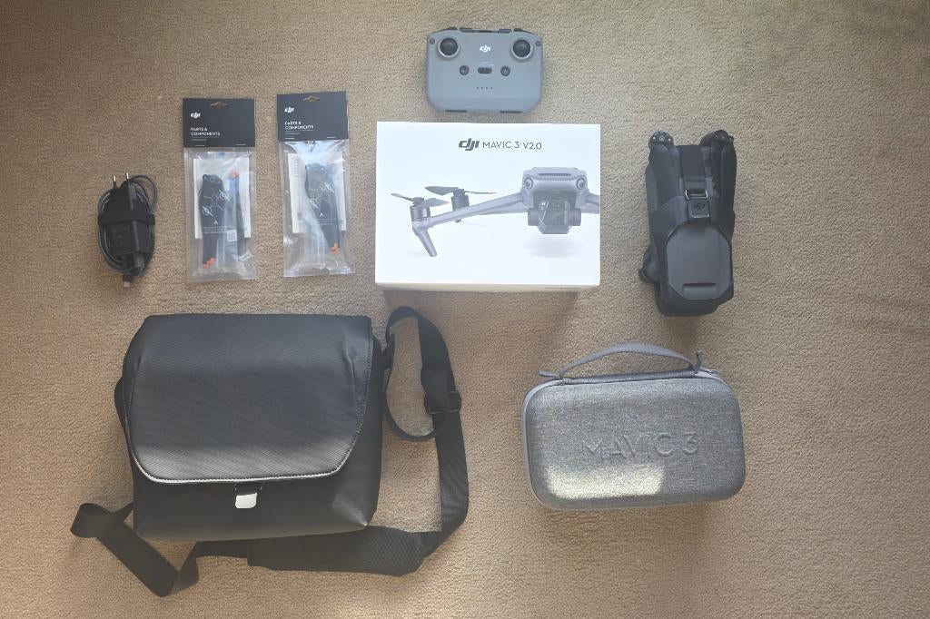 DJI Mavic 3 with RC-N1 remote control, 250 tot 900 gram, Gebruikt, 30 tot 45 minuten, Cameradrone