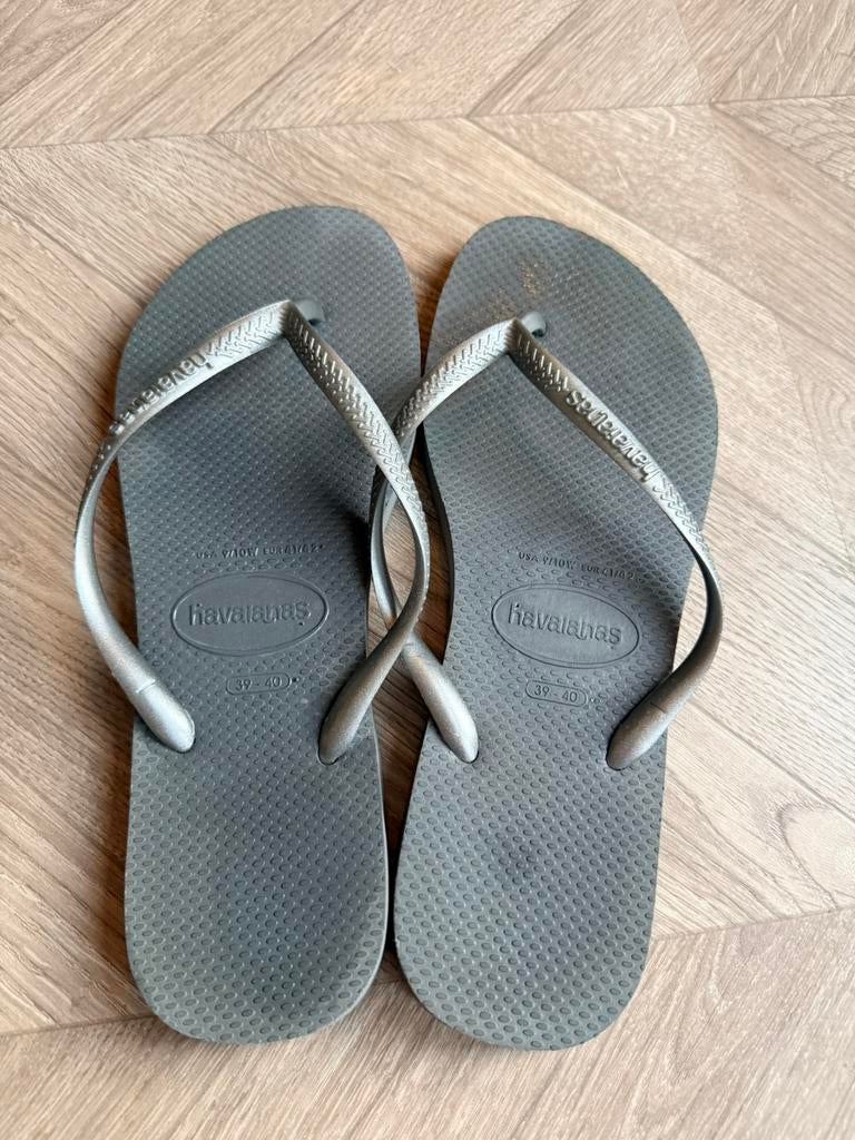 Havaianas slippers, Kleding | Dames, Badmode en Zwemkleding, Ophalen of Verzenden, Zo goed als nieuw, Grijs, Overige typen
