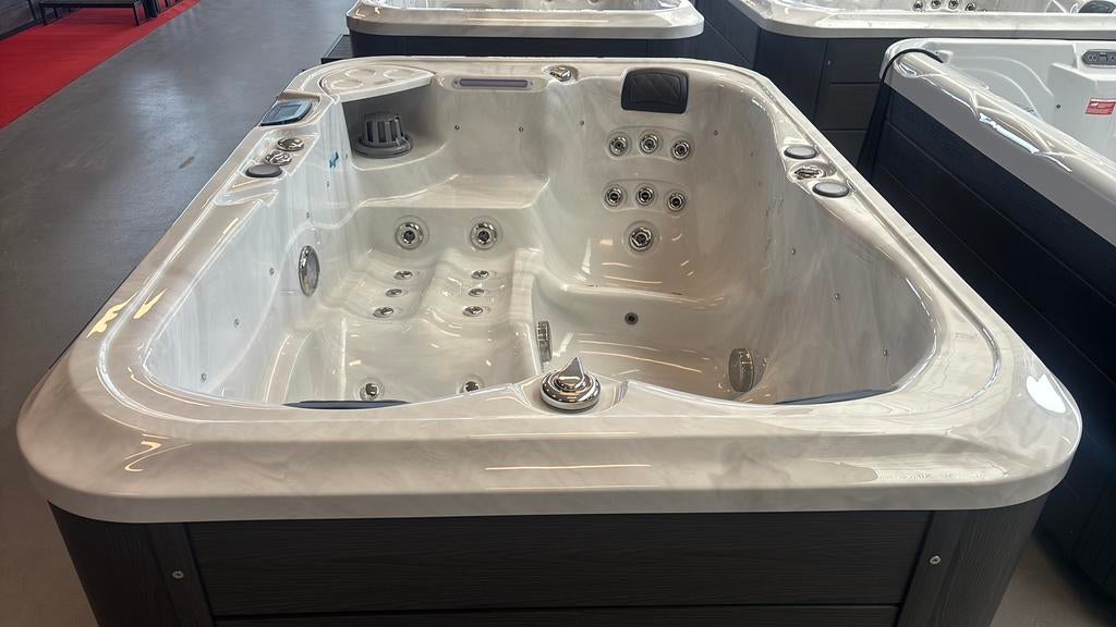 Vivo Spa 505-N 216x165x82 cm kleine jacuzzi 3 personen, Ophalen, Nieuw, Inbouw, Trap