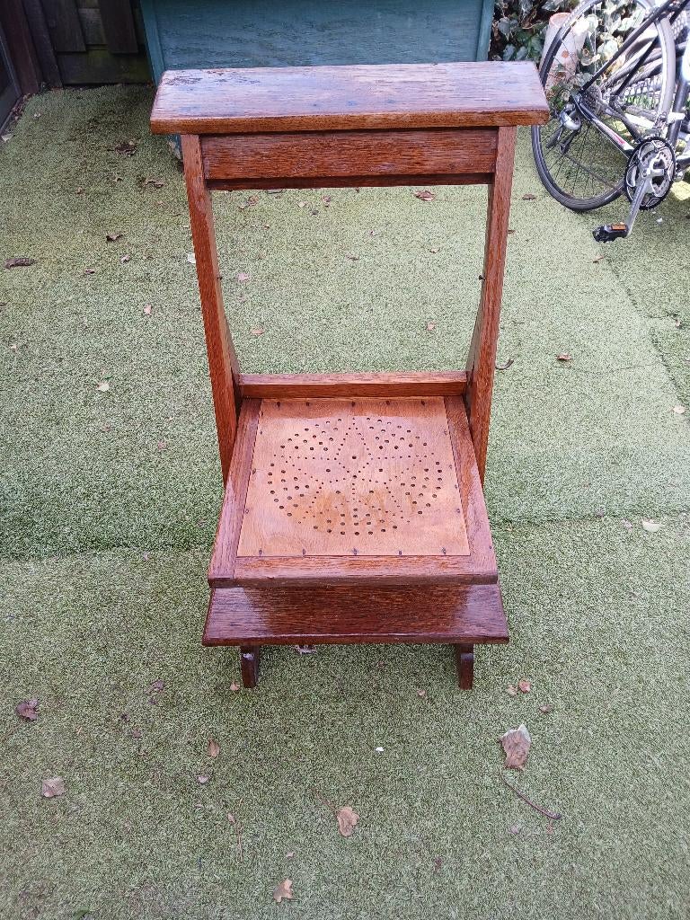 Oude antieke biechtstoel, Antiek en Kunst, Antiek | Meubels | Stoelen en Banken, Ophalen