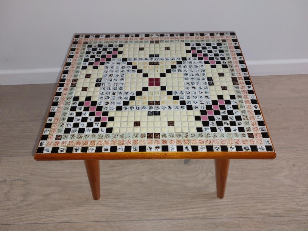 Retro mozaïek bijzettafel met teakhouten poten, Ophalen, Retro, Vintage, Mozaïek, Vierkant, Zo goed als nieuw