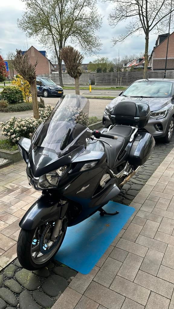 Honda Pan European ST 1300 uit 2006, Motoren, Motoren | Honda, Cardan-aandrijving, 4 cilinders, Motorrijbewijs A, Particulier