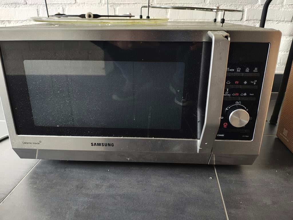 Samsung combi magnetron oven met accessoires - defect, Witgoed en Apparatuur, Magnetrons, Ophalen, Combimagnetron, Hete lucht