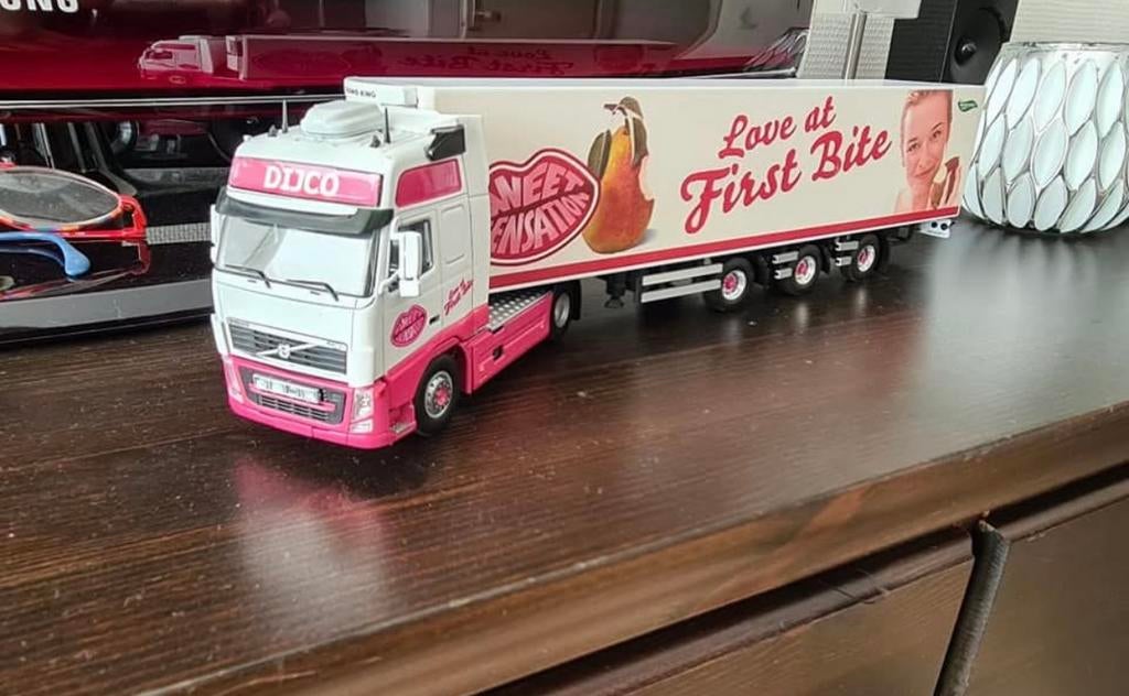 GEZOCHT; Dijco Volvo roze, Ophalen, Zo goed als nieuw, Bus of Vrachtwagen, Tekno