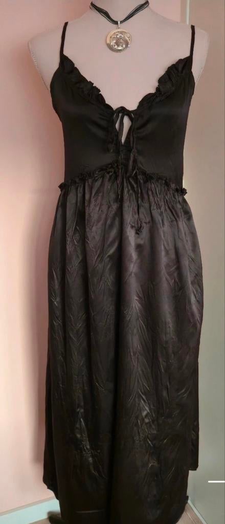Zara zwarte satijnlook jurk – maat S, Kleding | Dames, Ondergoed en Lingerie, Ophalen of Verzenden, Zwart, Nachtkleding