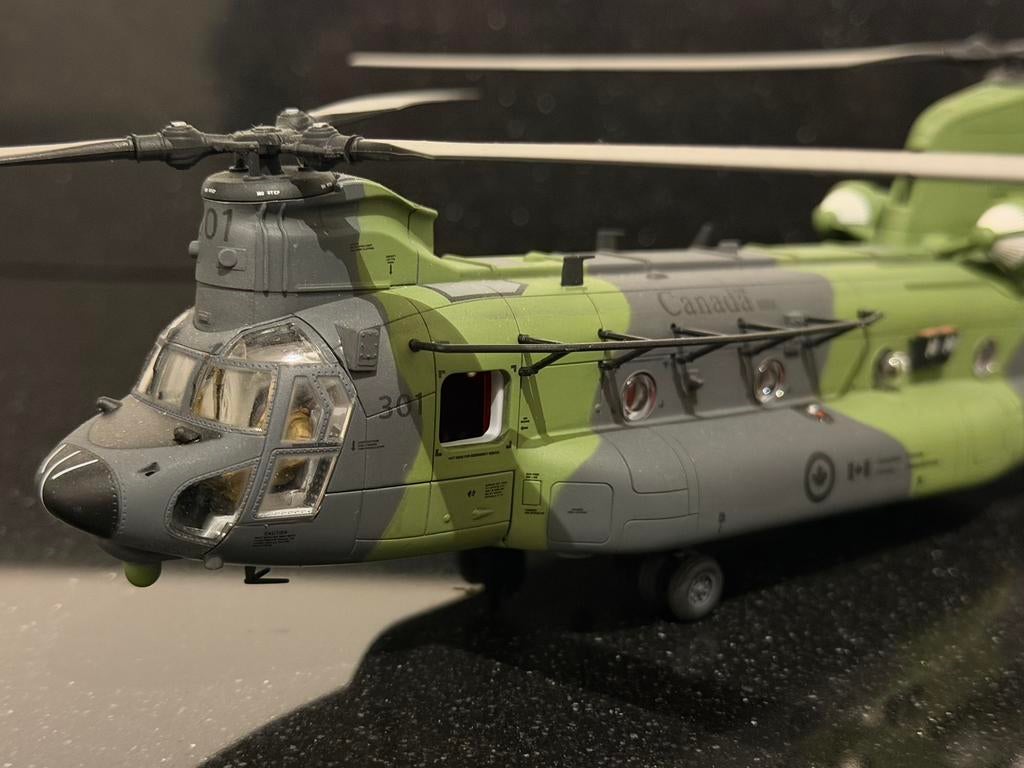 RCAF Chinook CH-147F schaal 1:72 die-cast, Ophalen of Verzenden, Zo goed als nieuw, Schaalmodel