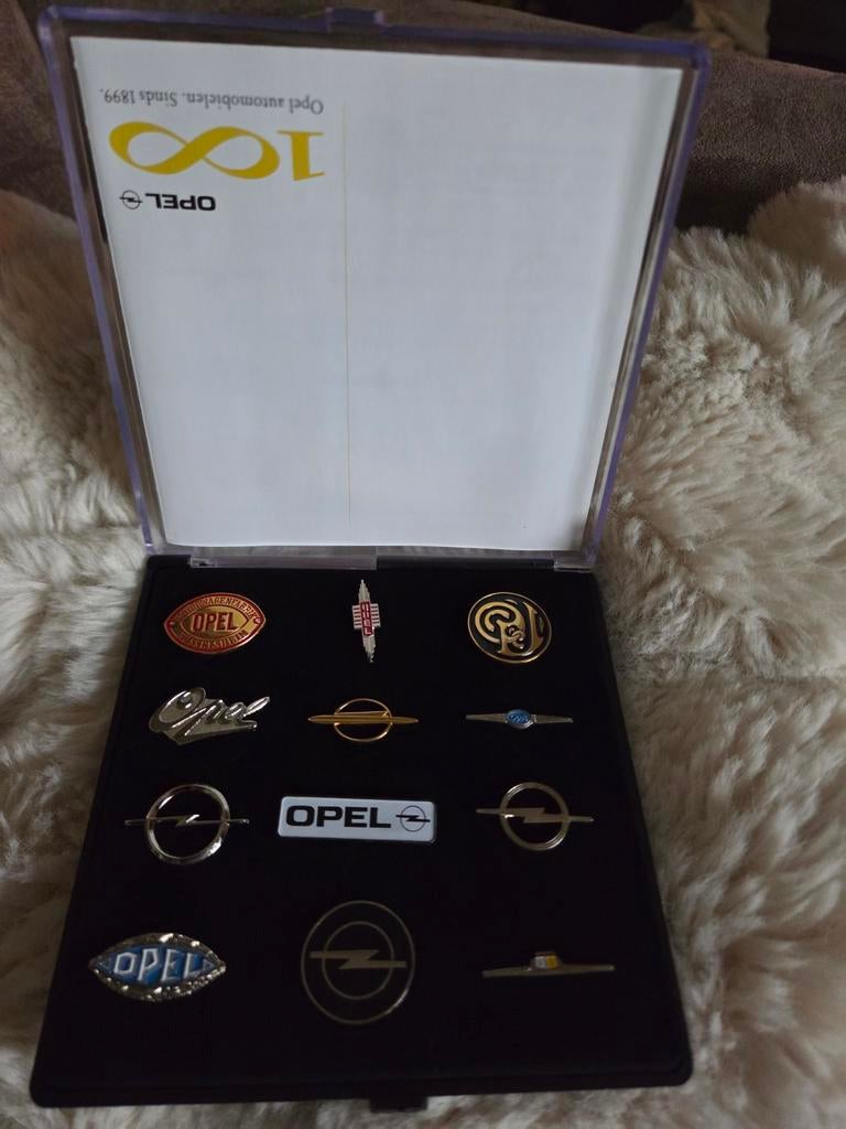 Opel speldjes Opel logo's 100 jaar, Ophalen of Verzenden, Nieuw, Transport