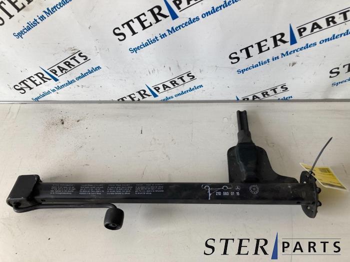 Krik van een Mercedes E-Klasse, Auto-onderdelen, Overige Auto-onderdelen, Mercedes-Benz, Gebruikt, 3 maanden garantie, Ophalen of Verzenden