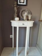 Brocante tafeltje sidetable inclusief decoratie, Ophalen