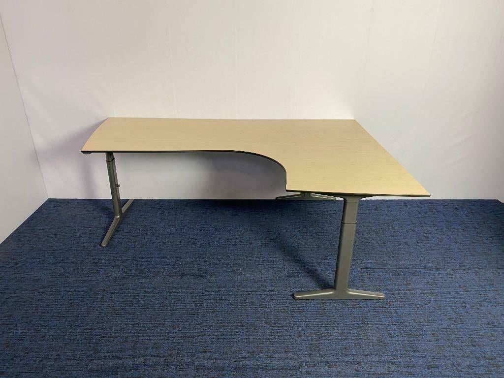 8 x Wingbureau Ahrend Mehes, ahorn blad, 200 x 140 cm.
