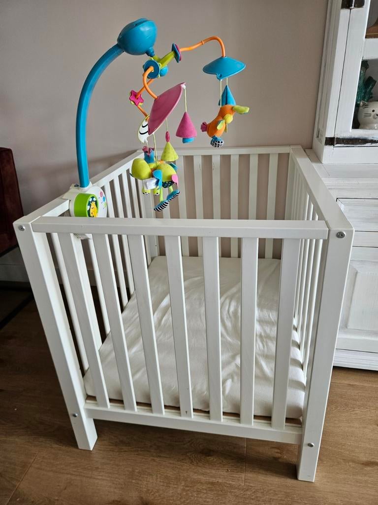 Baby box met mobiel en matrasje, Kinderen en Baby's, Boxen, Ophalen of Verzenden, Gebruikt