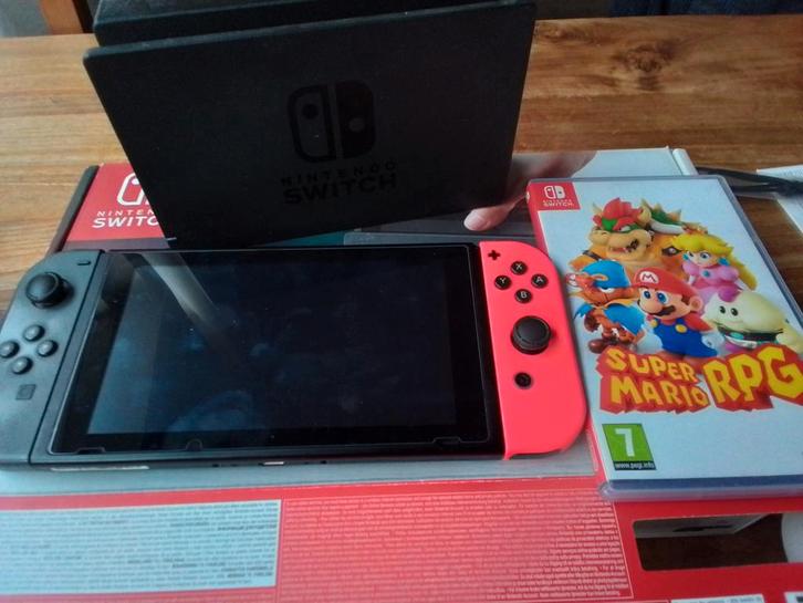 Nintendo Switch (tweede generatie) met Super Mario RPG, Spelcomputers en Games, Spelcomputers | Nintendo Switch, Zo goed als nieuw