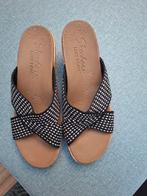 Skechers sandalen/slippers met sleehak, maat 39, Skechers, Ophalen of Verzenden, Zo goed als nieuw, Slippers