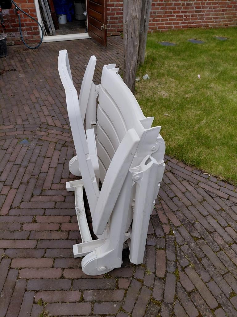 Hartman buiten ligstoel wit met los legplankje, Tuin en Terras, Ligbedden, Ophalen, Gebruikt, Kunststof, Verstelbaar