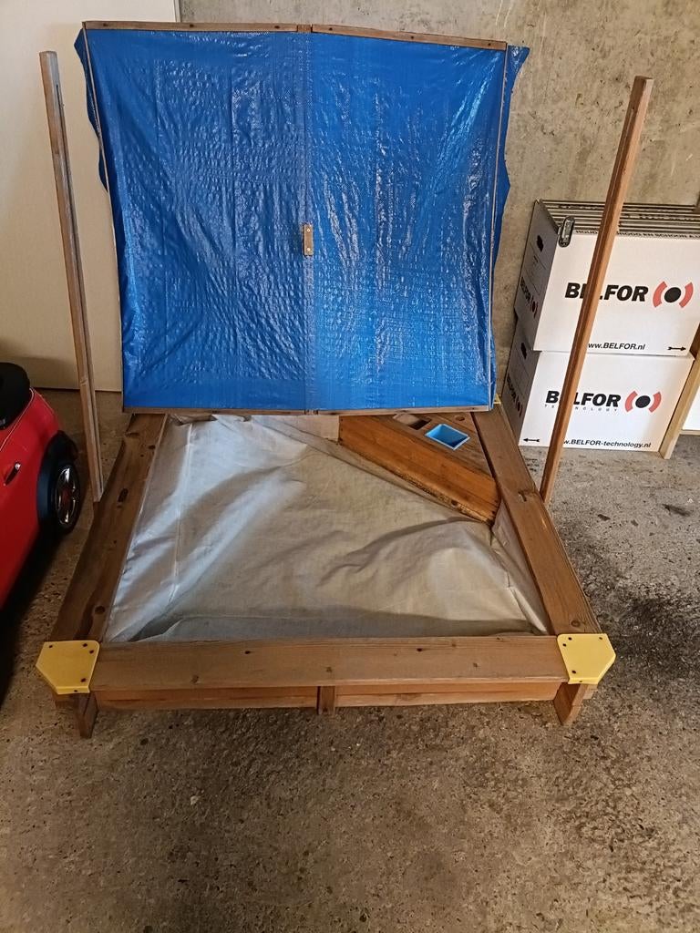 Houten zandbak met afdekzeil, Ophalen, Gebruikt