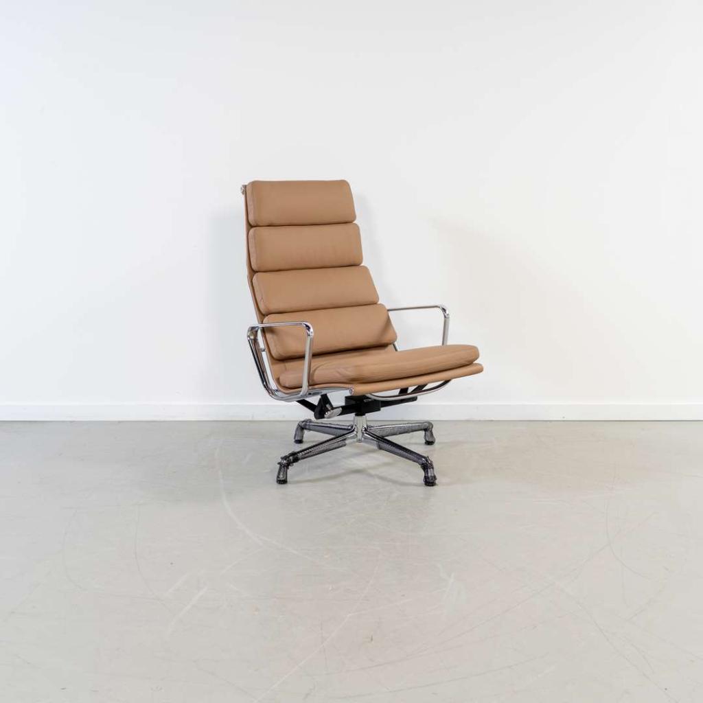 1x Vitra 222 Fauteuil Softpad Camel – Chroom, Niet ingevuld, Niet ingevuld, Nieuw, 75 tot 100 cm