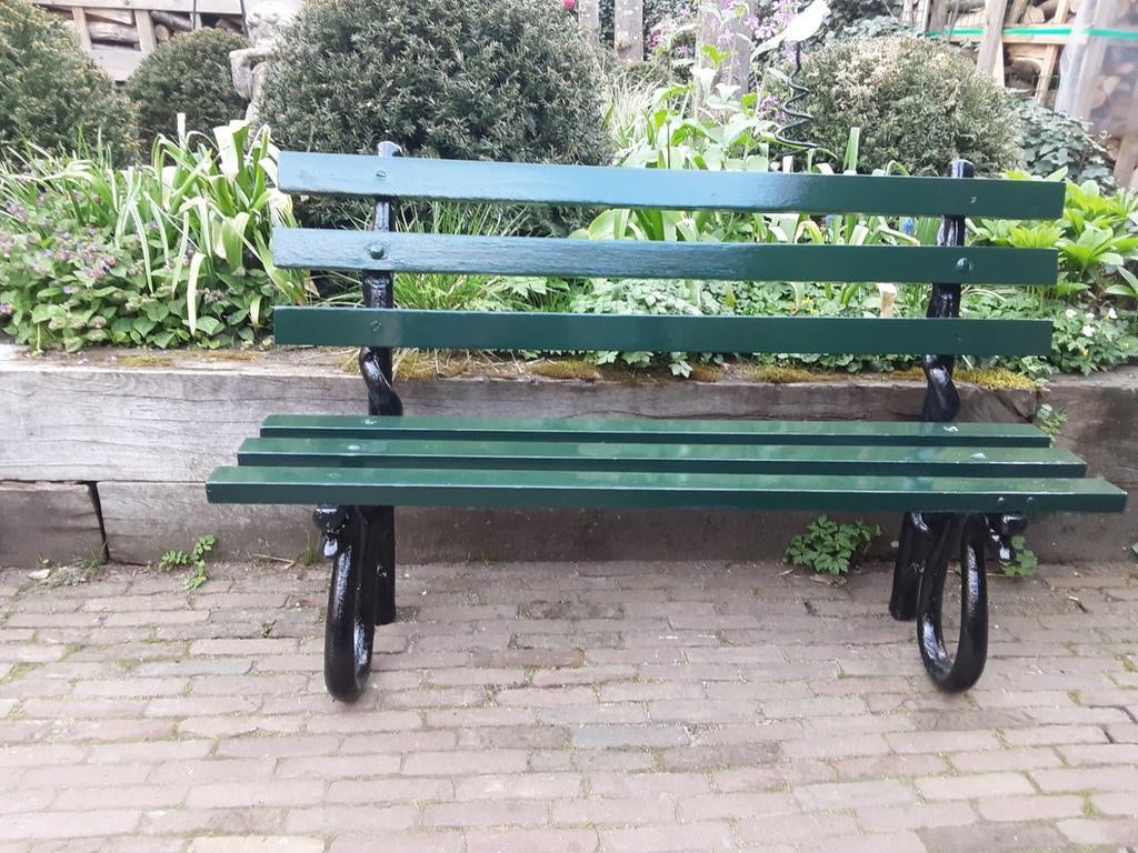 Antieke gietijzeren tuinbank slangenpoten zeldzaam, Ophalen of Verzenden, Metaal, Overige typen