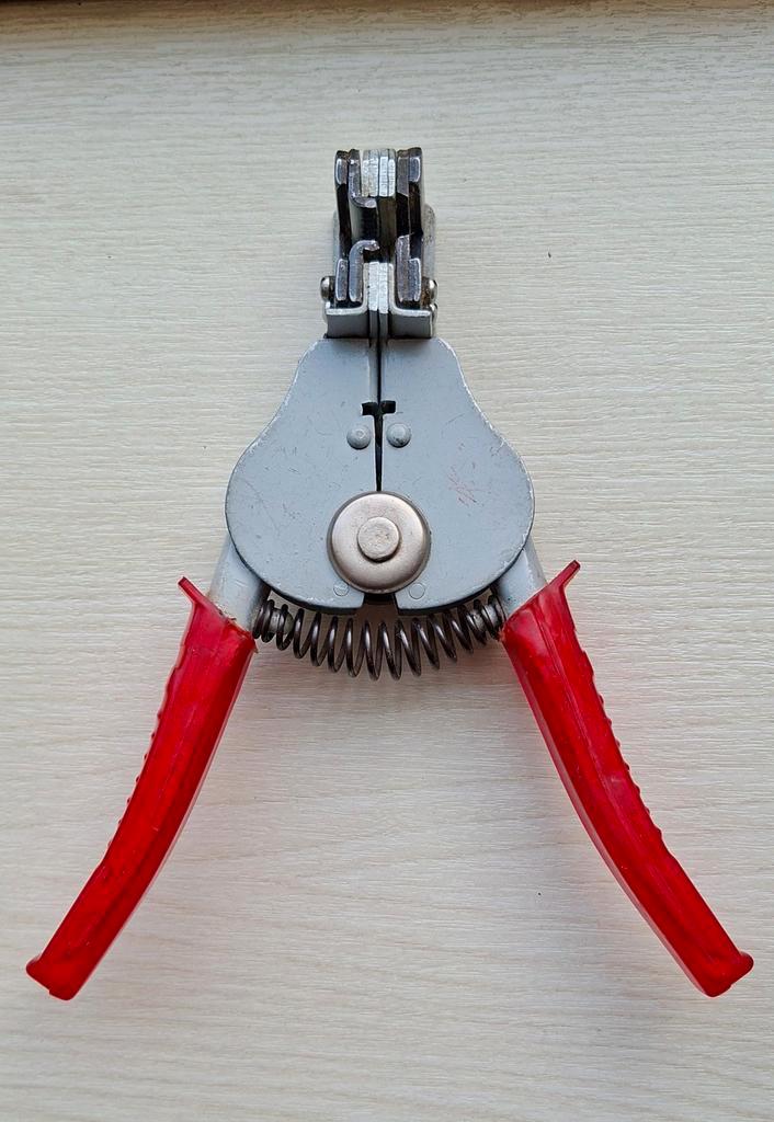 Striptang -automatisch - Gebruikt maar werkt goed, Doe-het-zelf en Verbouw, Gereedschap | Handgereedschap, Zo goed als nieuw, Ophalen of Verzenden