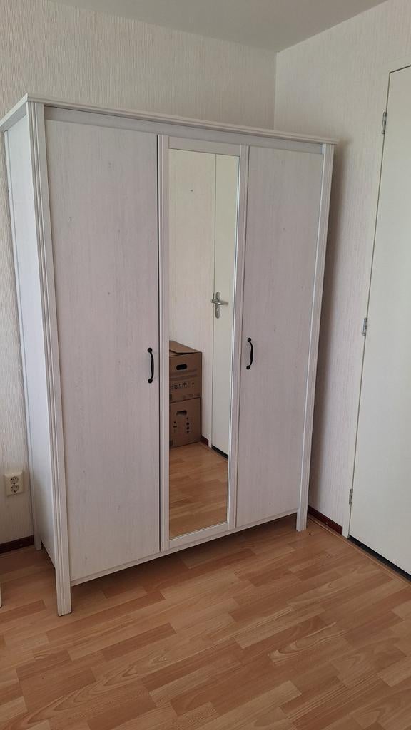 Kledingkast met spiegel, Ophalen, Zo goed als nieuw, Met deur(en)