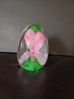 Glazen pressepapier met roze bloem en groene bladeren, Ophalen of Verzenden