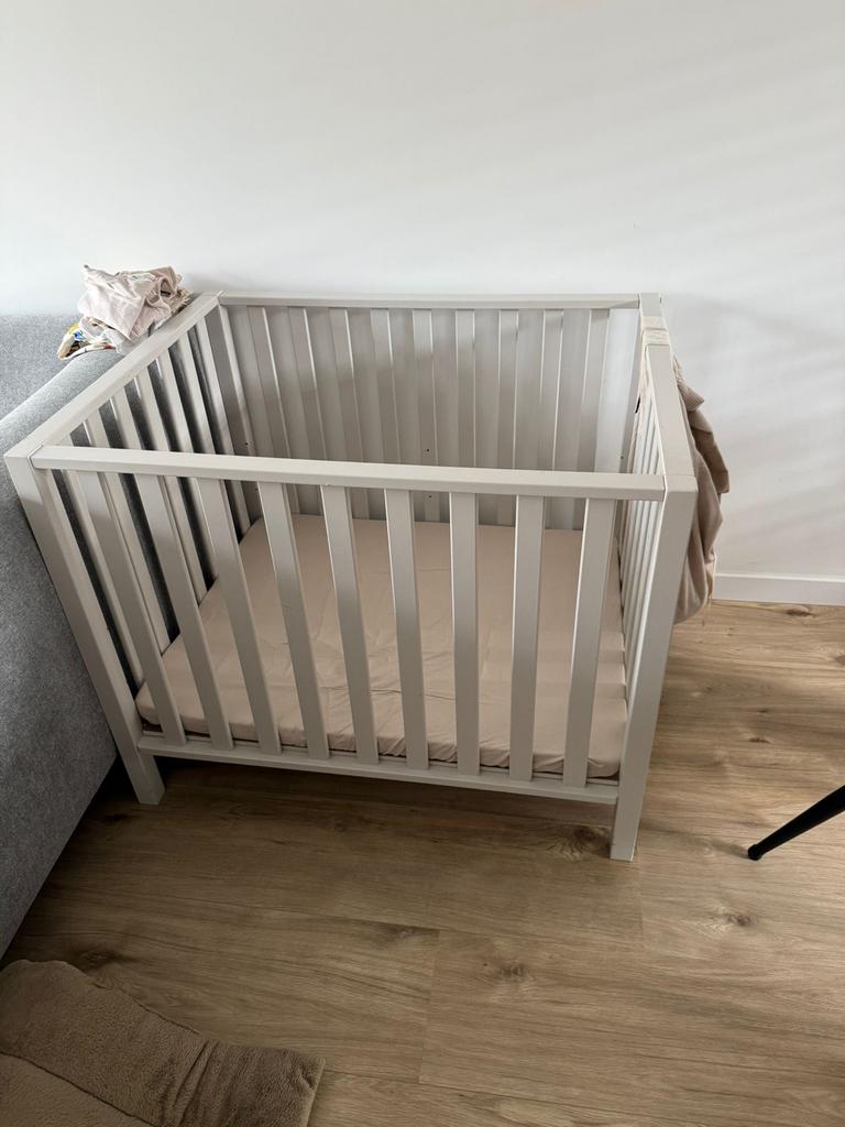 Baby bedje ledikant, Kinderen en Baby's, Babywiegjes en Ledikanten, Ophalen of Verzenden, Zo goed als nieuw, Ledikant