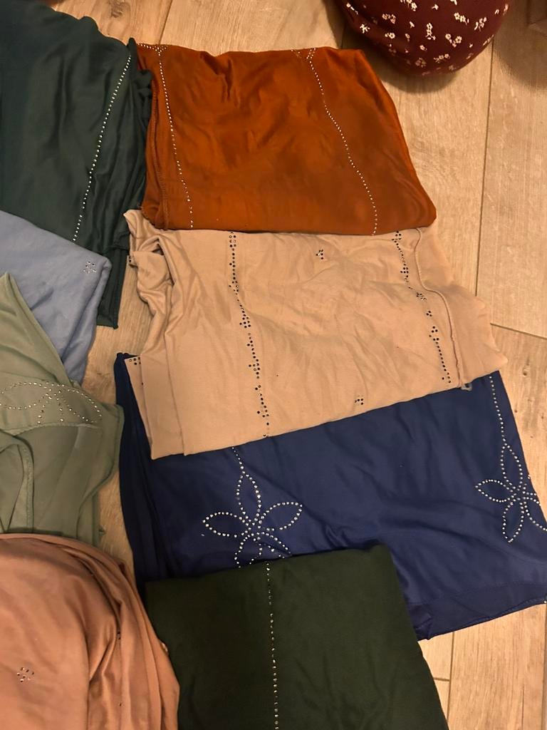 Diverse sjaals hijaab hijab hooddoeken, Kleding | Dames, Ophalen of Verzenden, Zo goed als nieuw, Maat 46/48 (XL) of groter