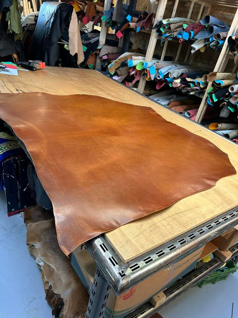 Cognac kleur hele tuigleer 3 mm dikte half soepel, Leer of Kunstleer, Ophalen of Verzenden, Zo goed als nieuw, 30 tot 120 cm