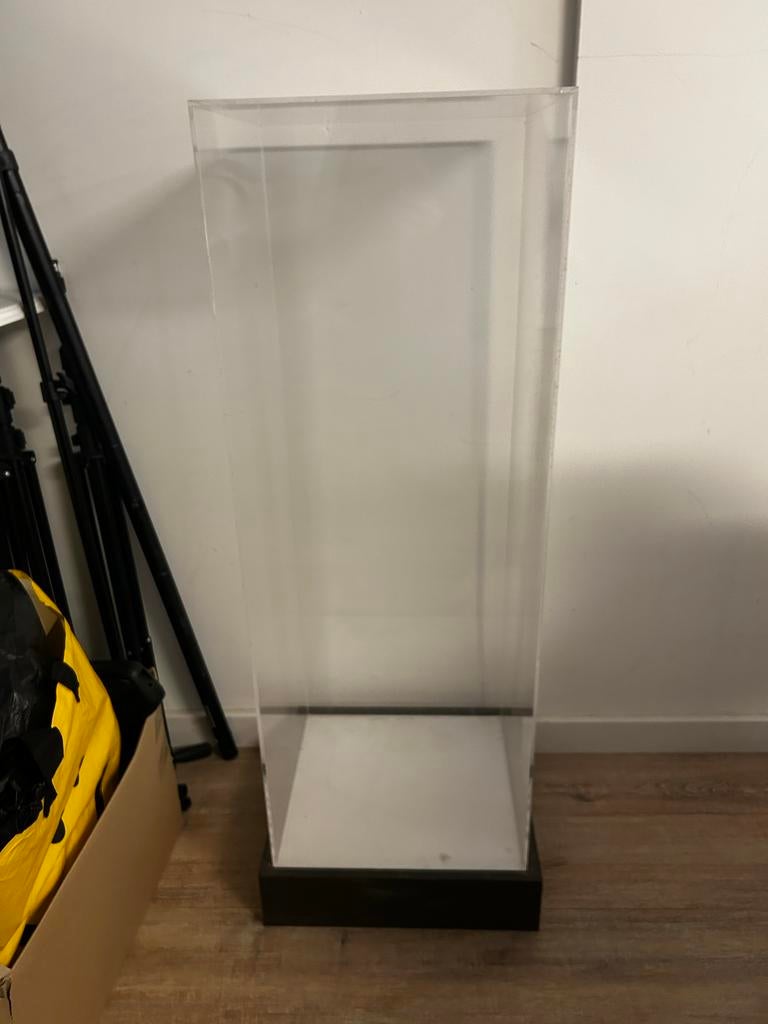 Plexiglas zuil met verlichte bak, Ophalen, Gebruikt