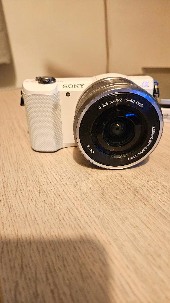 Sony Alpha A5000 - 16-50mm lens | 655 clicks, Audio, Tv en Foto, Fotocamera's Digitaal, Zo goed als nieuw, Compact, Sony, Minder dan 4 keer