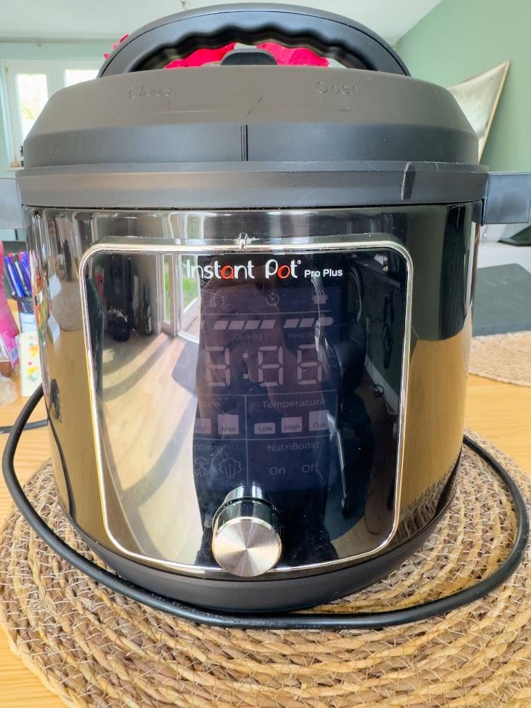 Instant Pot Pro Plus 5,7L (multicooker 10-in-1), Witgoed en Apparatuur, Slowcookers, Ophalen of Verzenden, Zo goed als nieuw