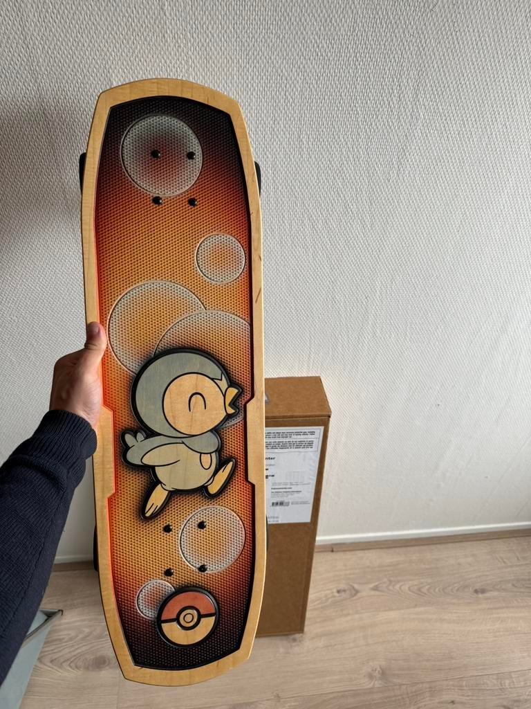 Bear Walker pokemon center skateboard (sealed), Hobby en Vrije tijd, Verzamelkaartspellen | Pokémon, Ophalen of Verzenden, Zo goed als nieuw