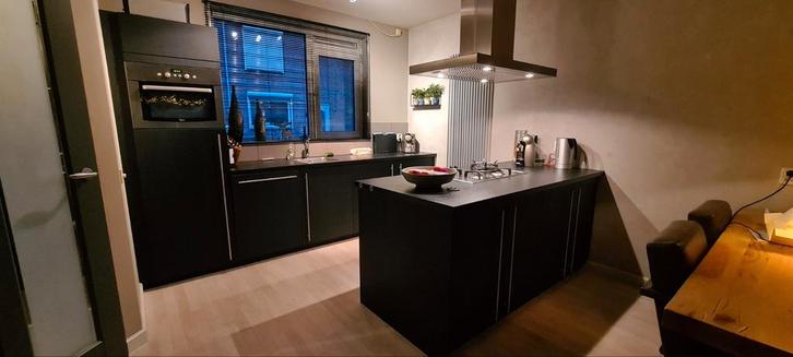 Zwarte (wrap) of witte (origineel) keuken, Huis en Inrichting, Keuken | Complete keukens, Gebruikt, Hoekkeuken, Wit, Ophalen