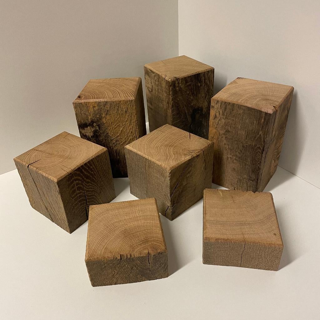 Handgemaakte winddroog eiken sokkels / zuilen – 10x10 cm