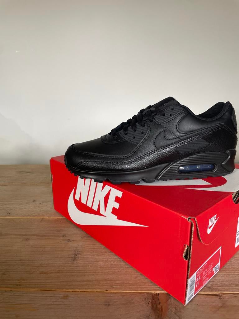 Nike Air Max 90 maat 43 triple leather black, Kleding | Heren, Schoenen, Ophalen of Verzenden, Zo goed als nieuw, Zwart, Sneakers of Gympen
